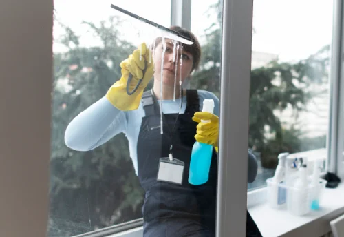 Nettoyage de vitres intérieures et extérieures au Manoir